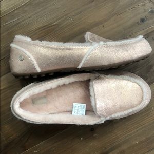 UGG HAILEY METALLIC SUEDE ROSE GOLD SLIPPERS